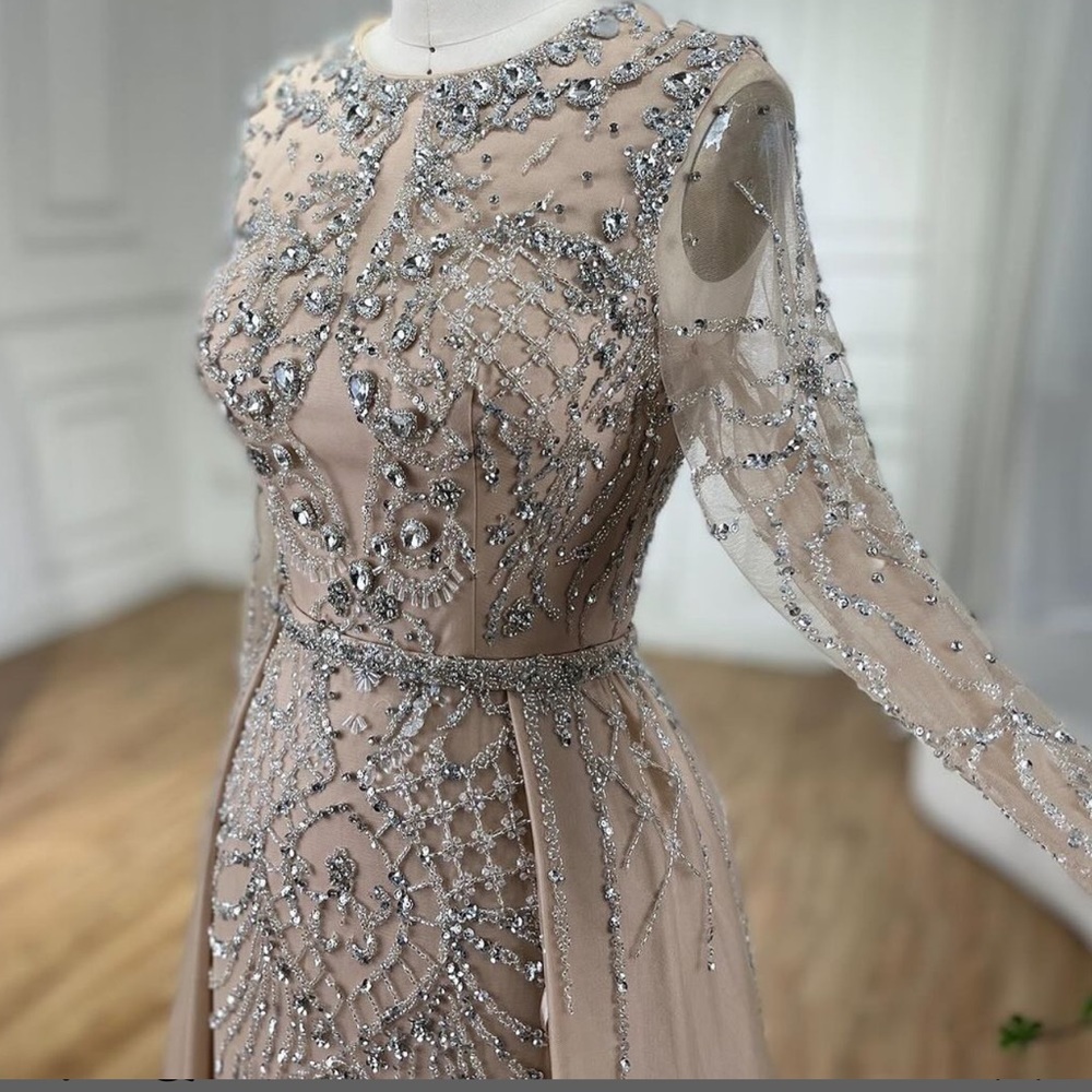 Lovely Dress View 4